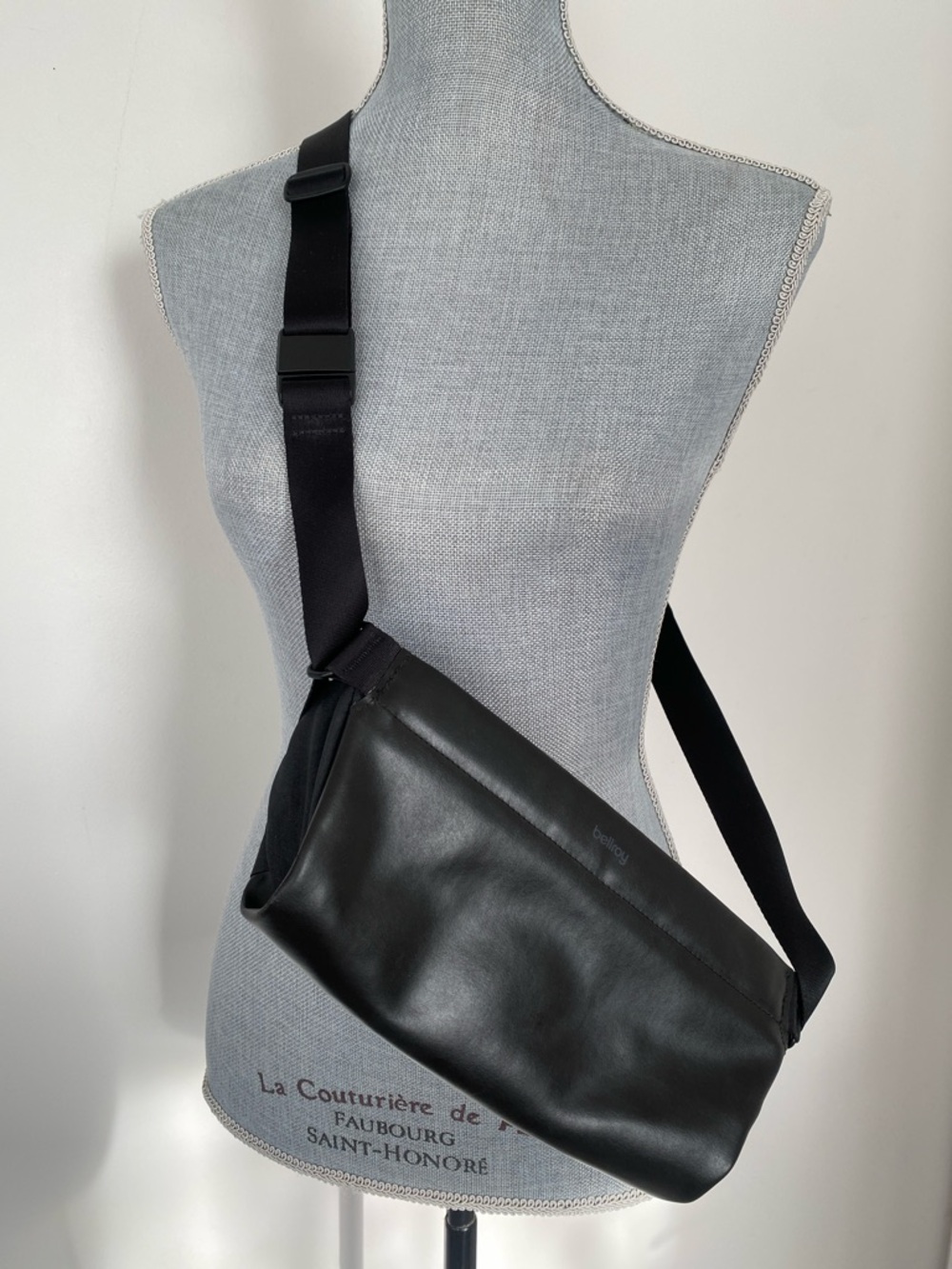 Bellroy Black Leather & Nylon Sling Bag. 6L Unisex Outdoor